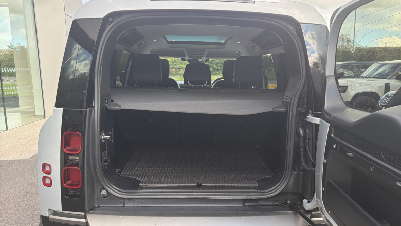 Land Rover Defender 3.0 D250 X-Dynamic SE 110 5dr Auto Diesel Estate